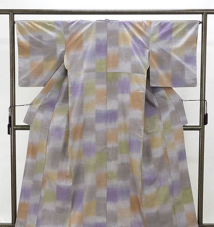 紬 未着用 正絹 格子ぼかし模様 身丈160cm 裄丈65.5cm 新古品 着物 カジュアル d4028
