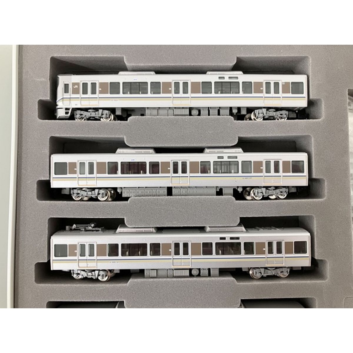 JR 225