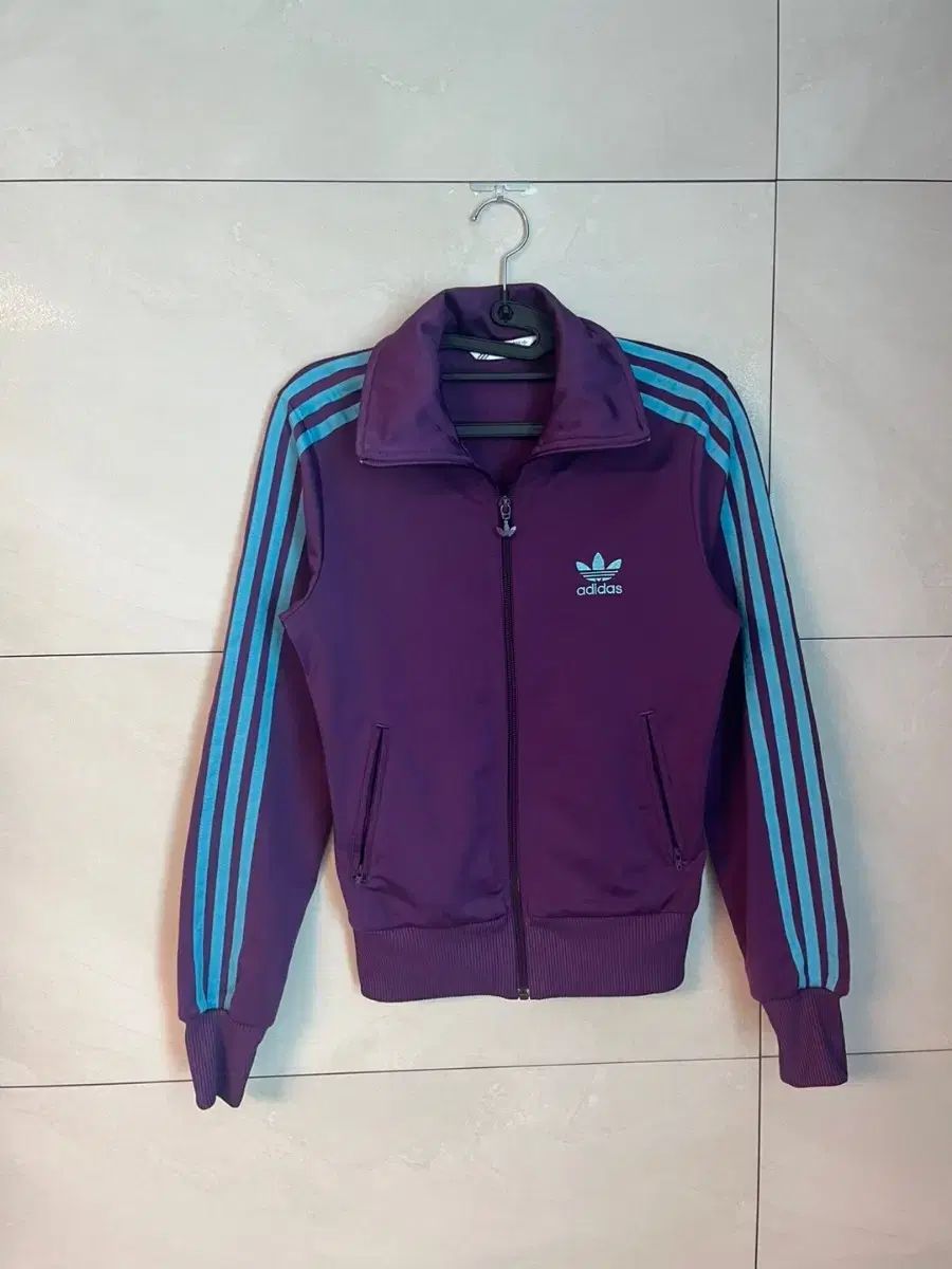 adidas アディダス