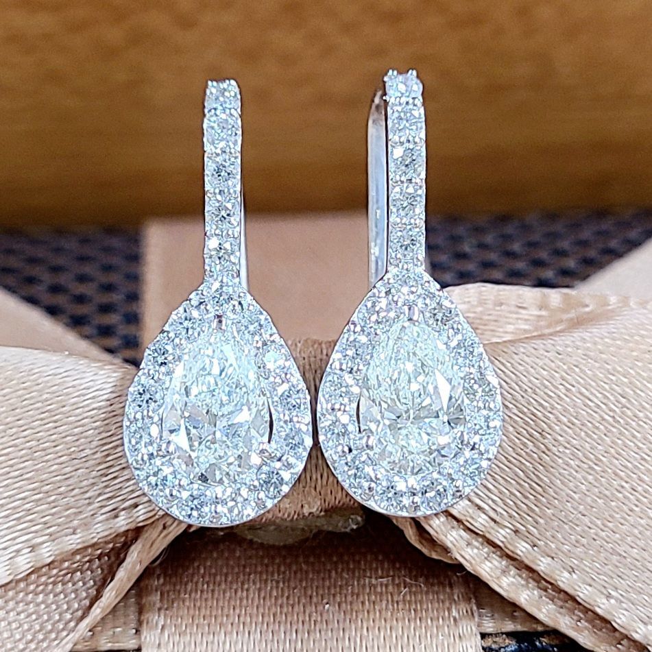 エレガント！ペアシェイプ ダイヤモンド 計1.2ct K18 WG ピアス エレガント！ペアシェイプ ダイヤモンド 計1.2ct K18 WG ピアス - メルカリ