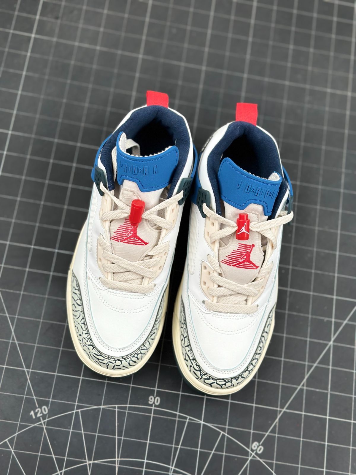 ナイキ ジョーダン スパイジーク ロー ホワイト/アーモリーネイビー/エーゲストーム/ジムレッド(HM3712-164) NIKE JORDAN SPIZIKE LOW WHITE/ARMORY NAVY/AEGEAN STORM/GYM RED