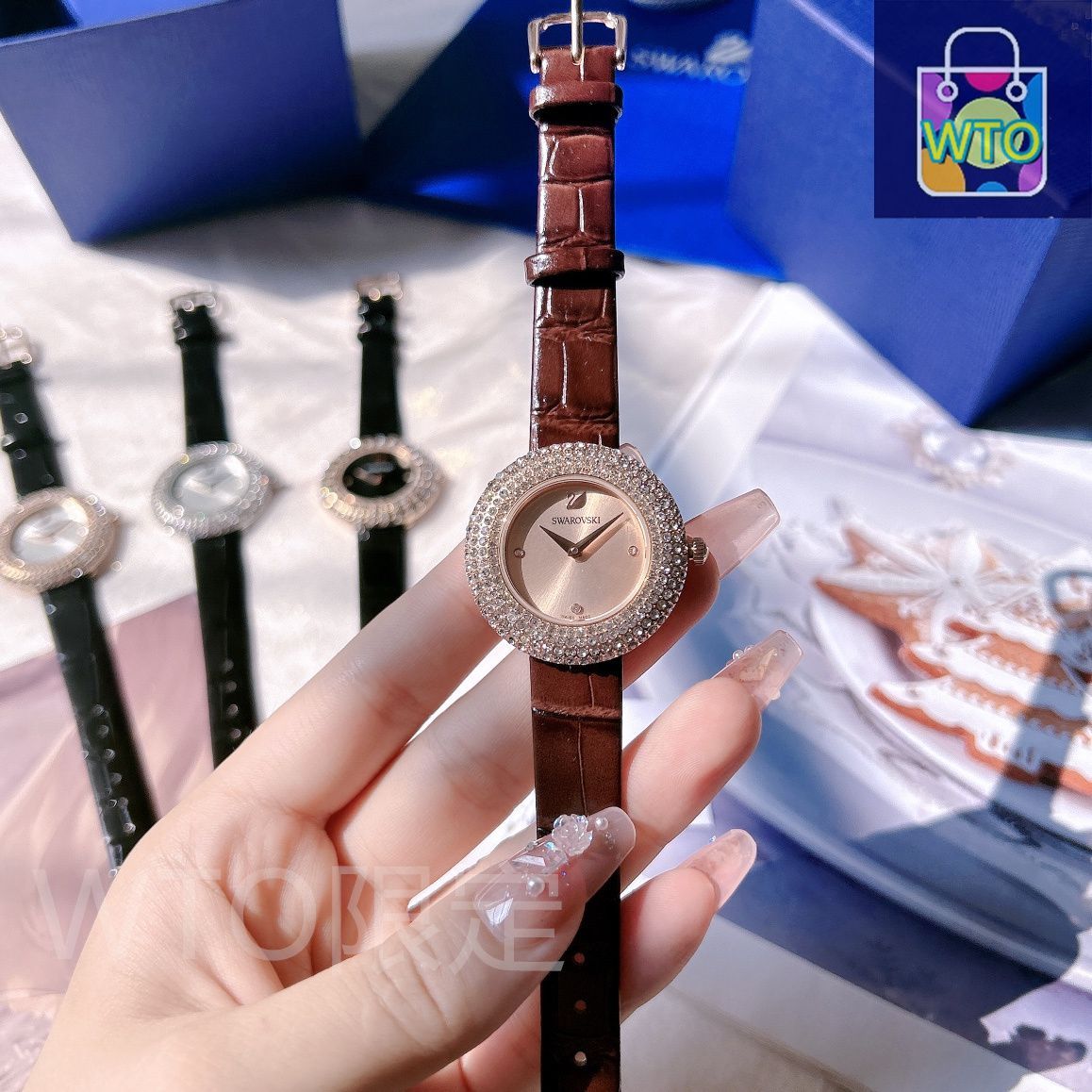 今日特価】SWAROVSKI スワロフスキー 輝きのクォーツ腕時計 4 色