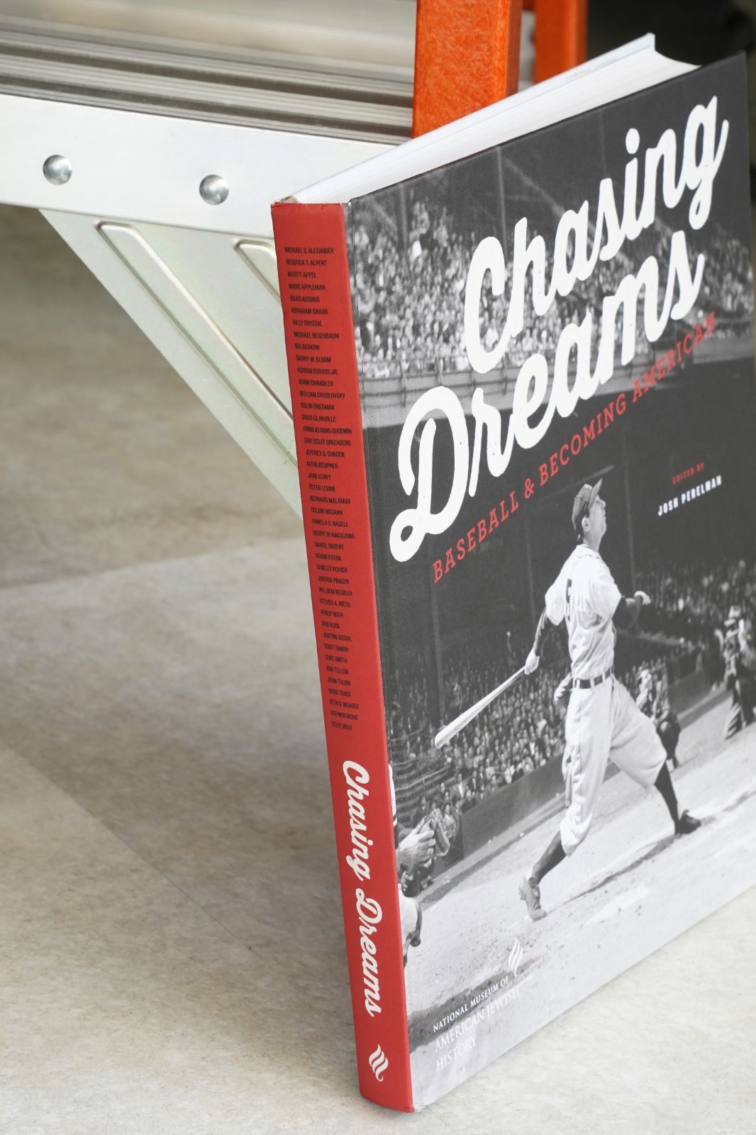 洋書 大型写真集『Chasing Dreams: Baseball u0026 Becoming American』Josh Perelman編集 MLB イチロー／ジャッキー・ロビンソン収録 ハードカバー Baseball Dreams: Becoming コダクロームで撮った1950 Art Jewish