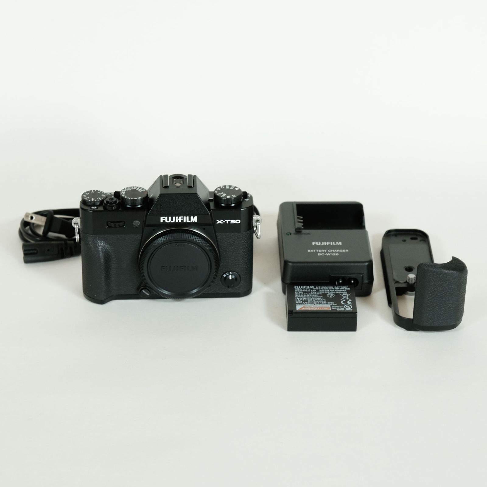 ストロボ他オマケ付】X-T30ボディ ブラック 美品|シャッター数 ストロボ他オマケ付】X-T30ボディ ブラック 美品|シャッター数