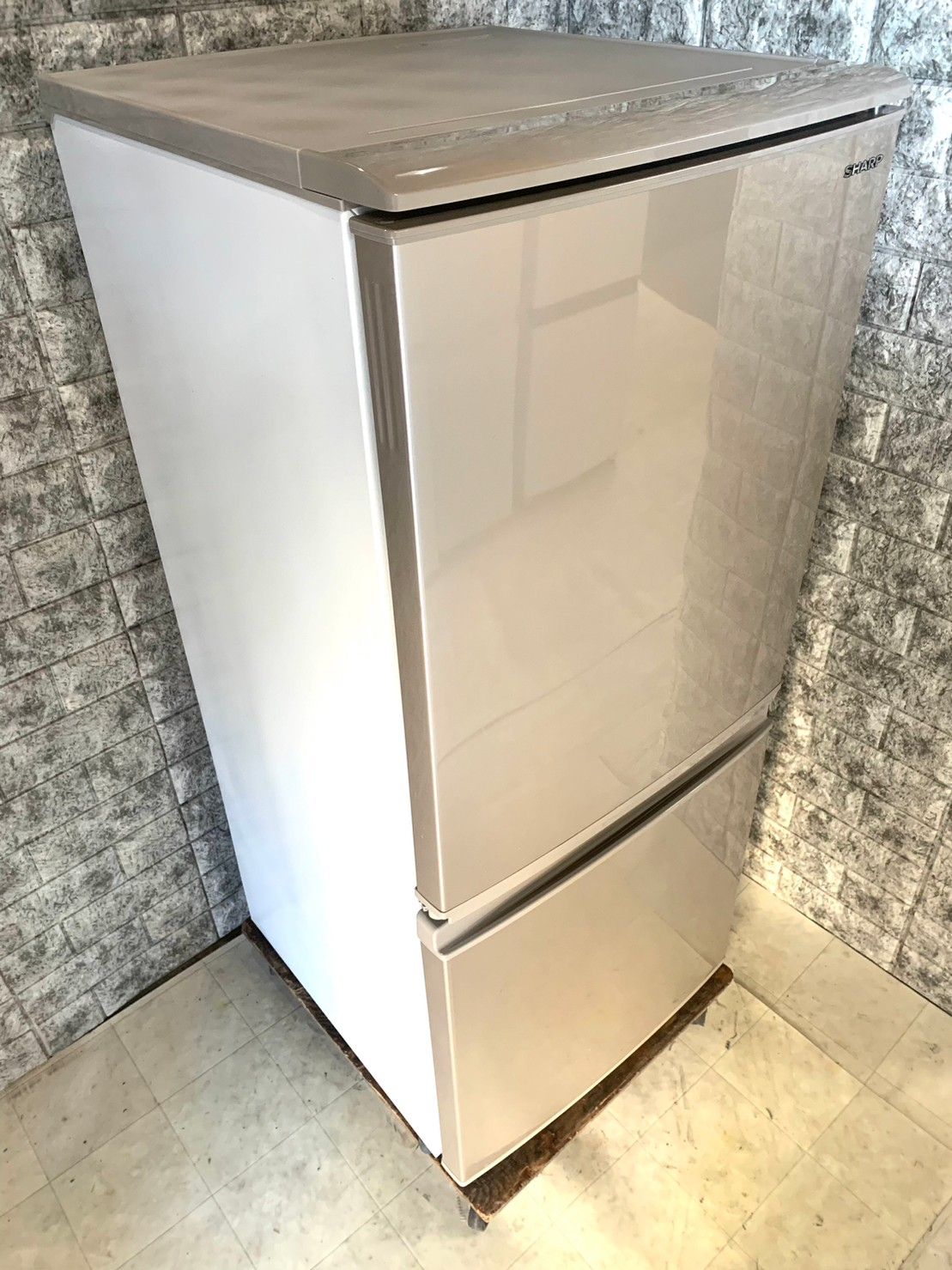 送料無料☆3か月保障付き☆冷蔵庫☆2018年☆SHARP☆SJ-C14E-N☆R-87