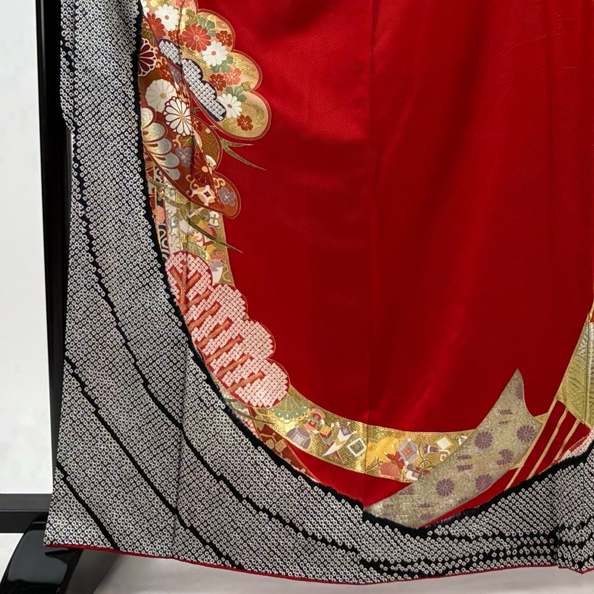 振袖 身丈165.5cm 裄丈67cm M 袷 松竹梅 宝尽くし 金銀彩 絞り 赤 正絹 秀品