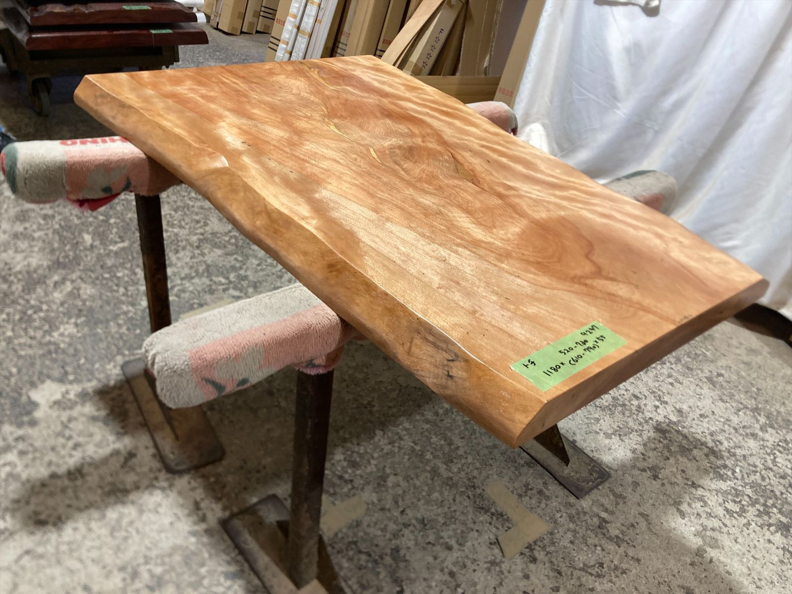 トチ9297 トチの木 一枚板無垢 乾燥材 1180x520-730x55mm カウンター 棚 テレビ台 カウンター センターテーブル 窓台 橡 栃