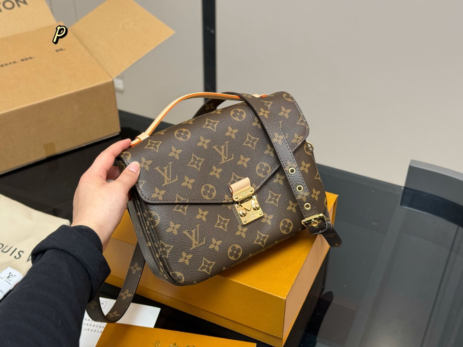 美品 LOUIS VUITTON ヴィクトール メッセンジャーバッグ 今日特価】Louis Vuitton S-Cape メッセンジャーバッグ 送料無料