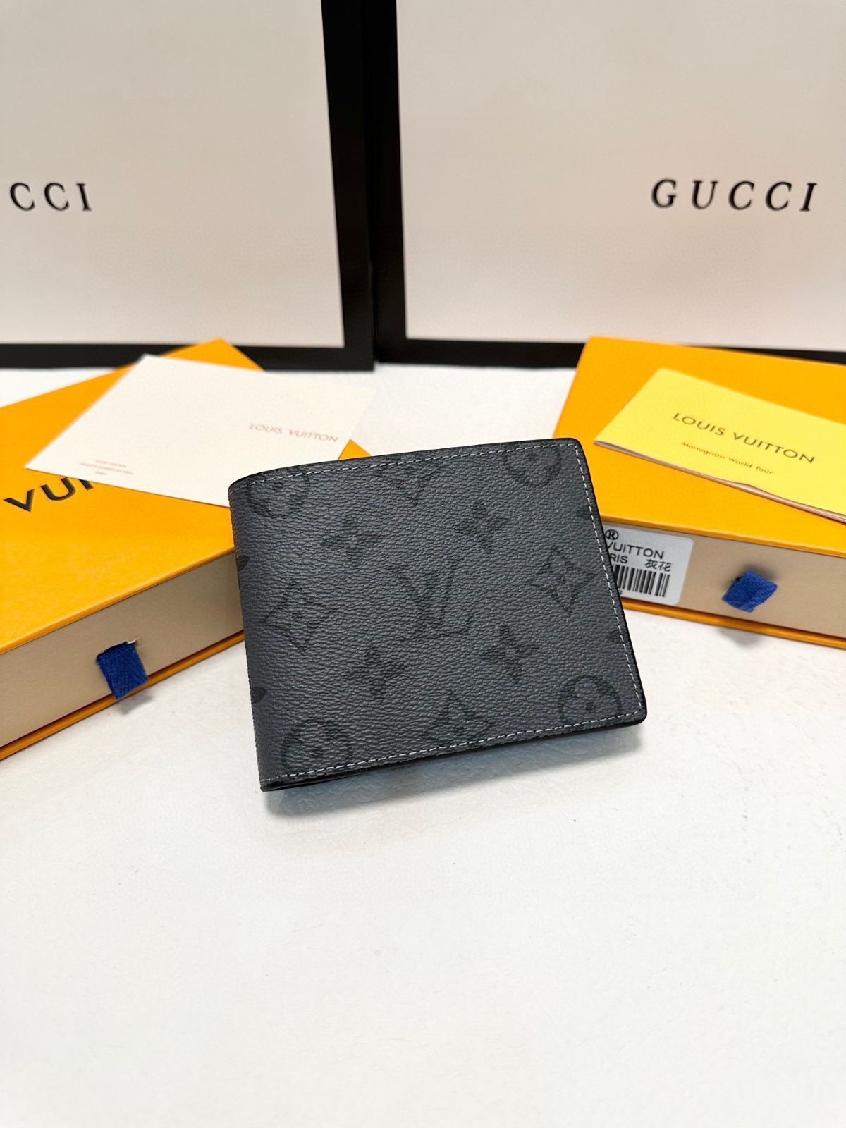 Louis Vuitton グレー 三つ折り財布 グレー（灰色）系 Louis Vuitton(ルイヴィトン) 折りたたみ財布