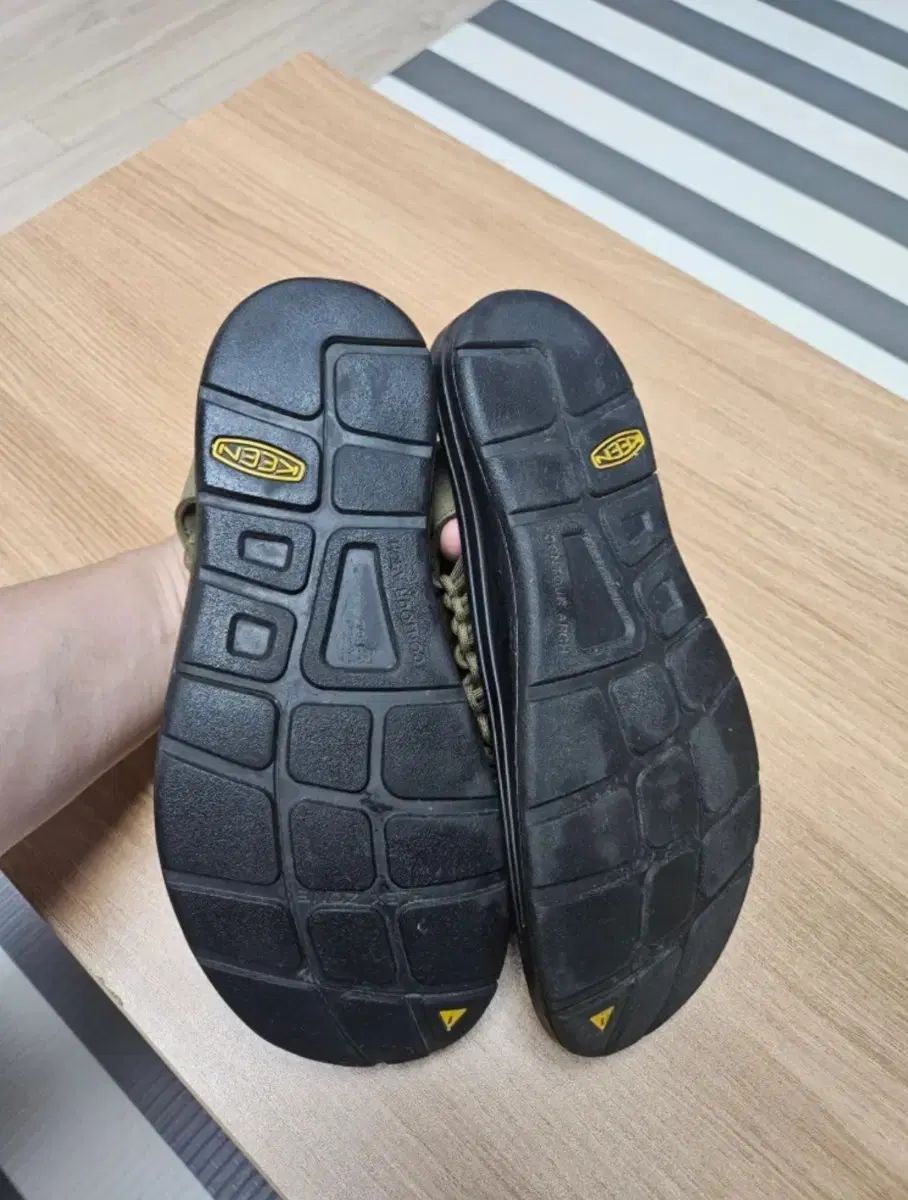 独特な