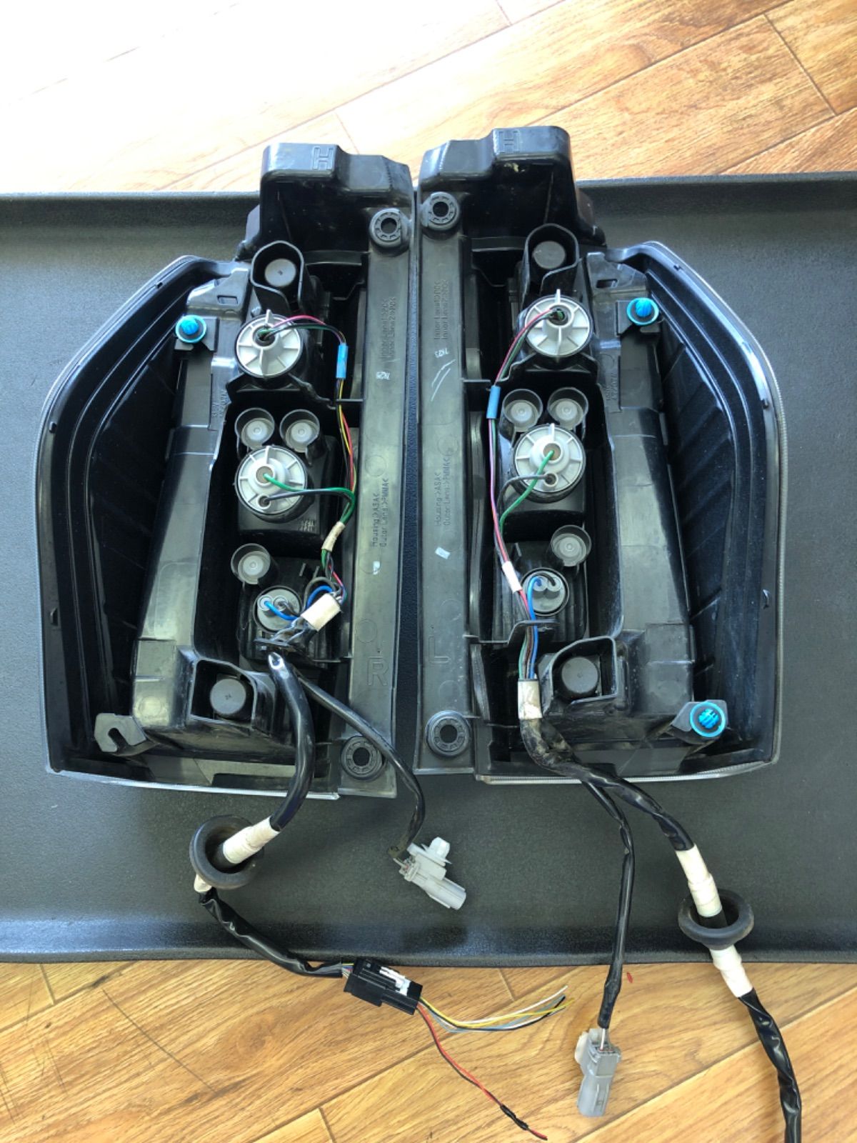 ダイハツ タントカスタム後期 LA600S 純正テールライト 左右