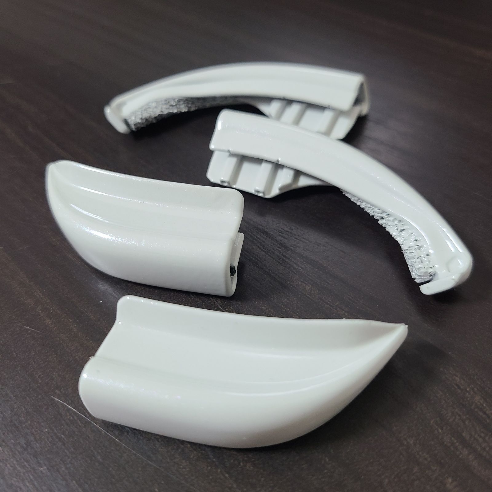 ハイエース200系用【ゴリラの眉毛】モールエンドカバー - メルカリ