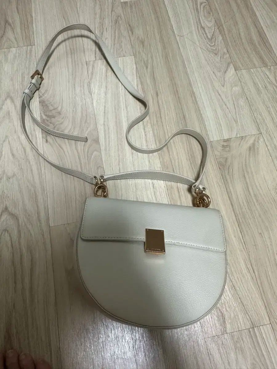 COURONNE クロンヌ ハーフムーンバッグ