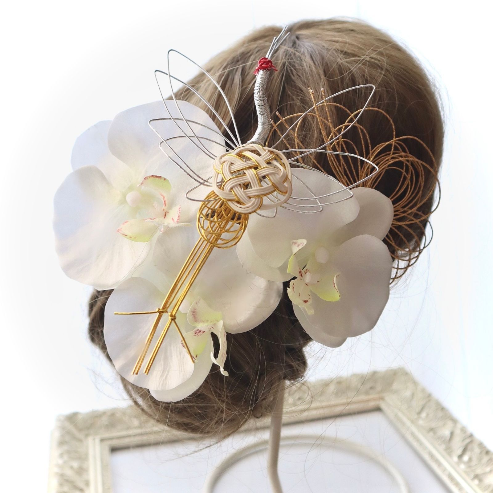 胡蝶蘭 鶴と金の水引の髪飾り 結婚式 卒業式 成人式 七五三 - メルカリ