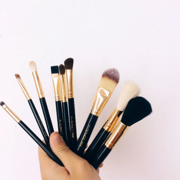❣️激安❣️MAC メイクブラシ　9点セット　新品未使用 MACレザーメイクブラシ9本セット｜Yahoo!フリマ（旧PayPayフリマ）