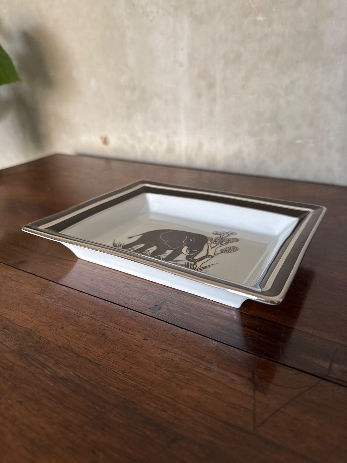 ブラックエレファント トレイ