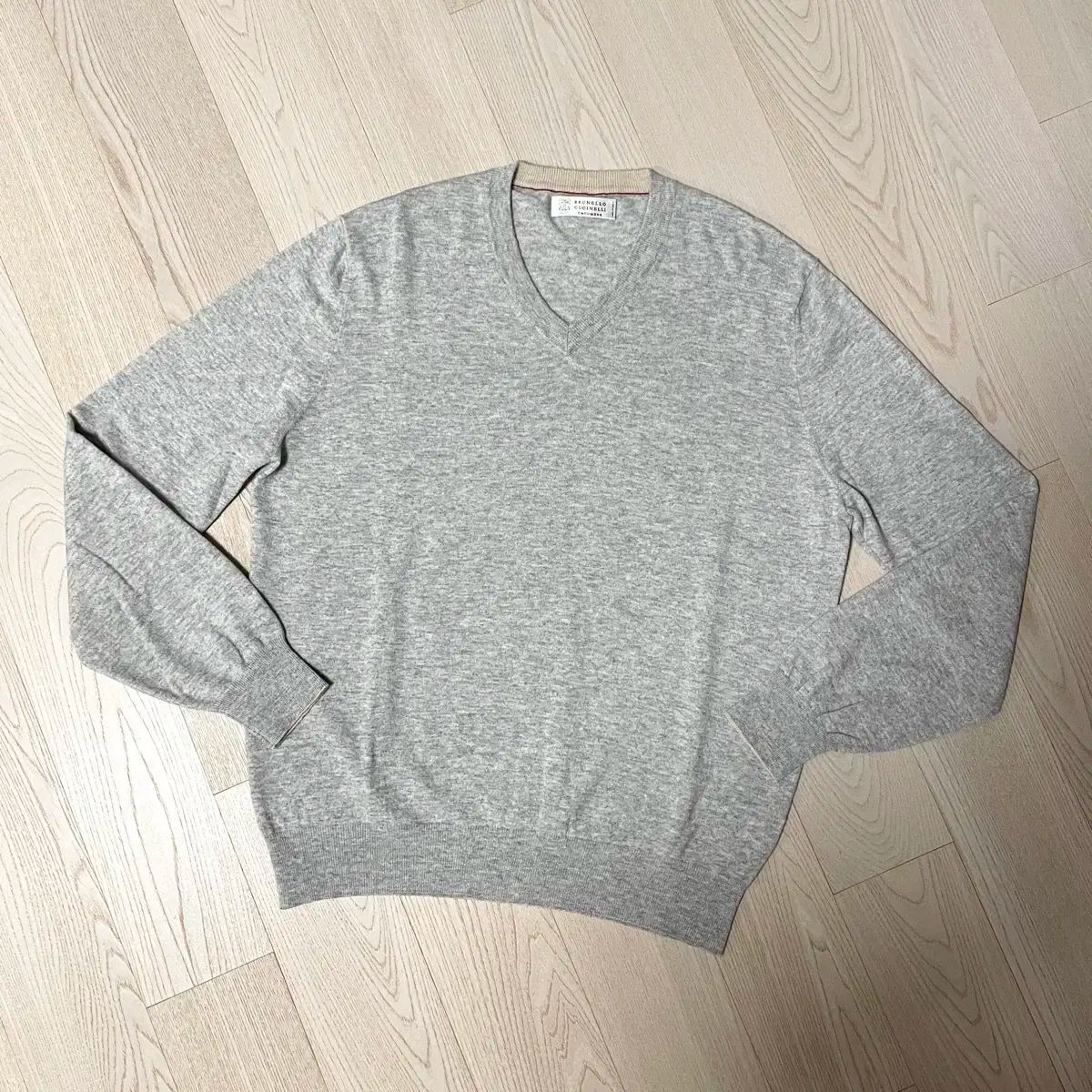 ブルネロ BRUNELLO CUCINELLI(ブルネロクチネリ) カシミア V