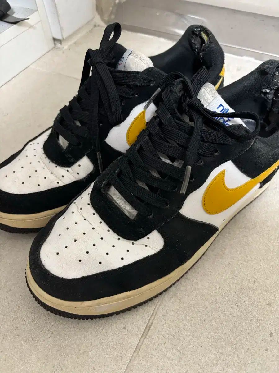 NIKE ナイキ エアフォース 1 ダークサルファ 270