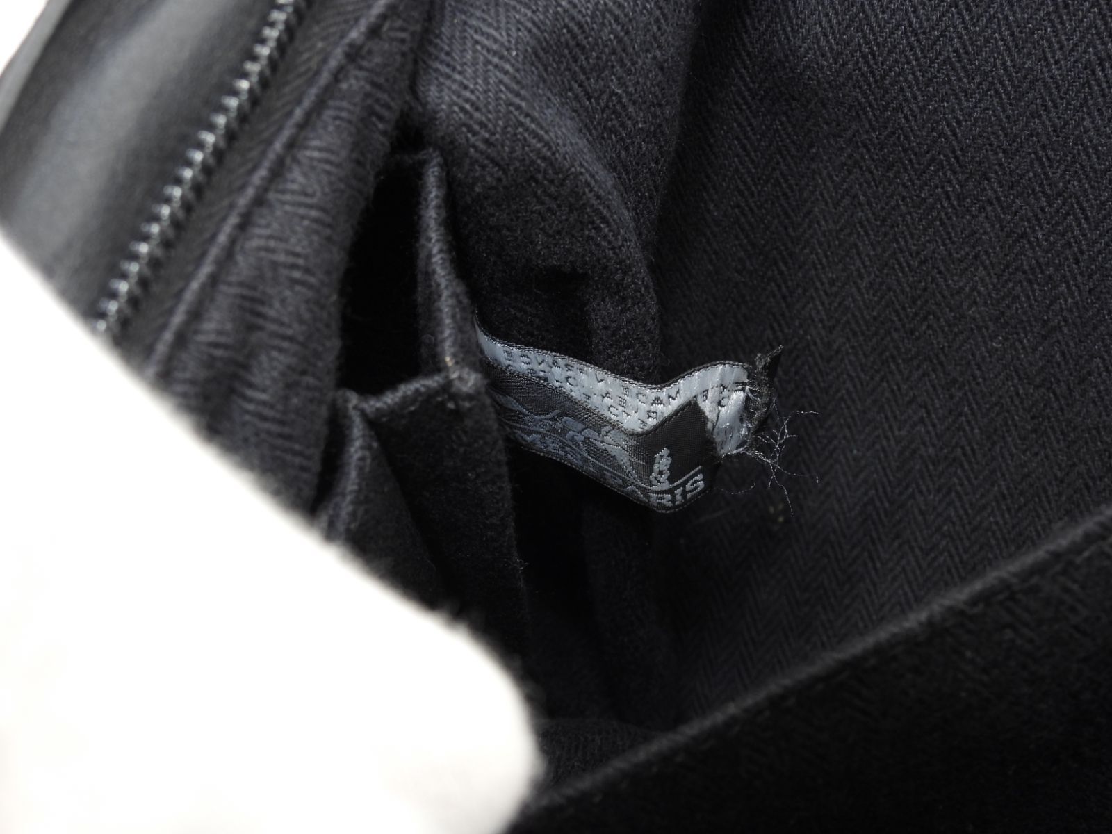 レザー黒 クロスボディバッグ