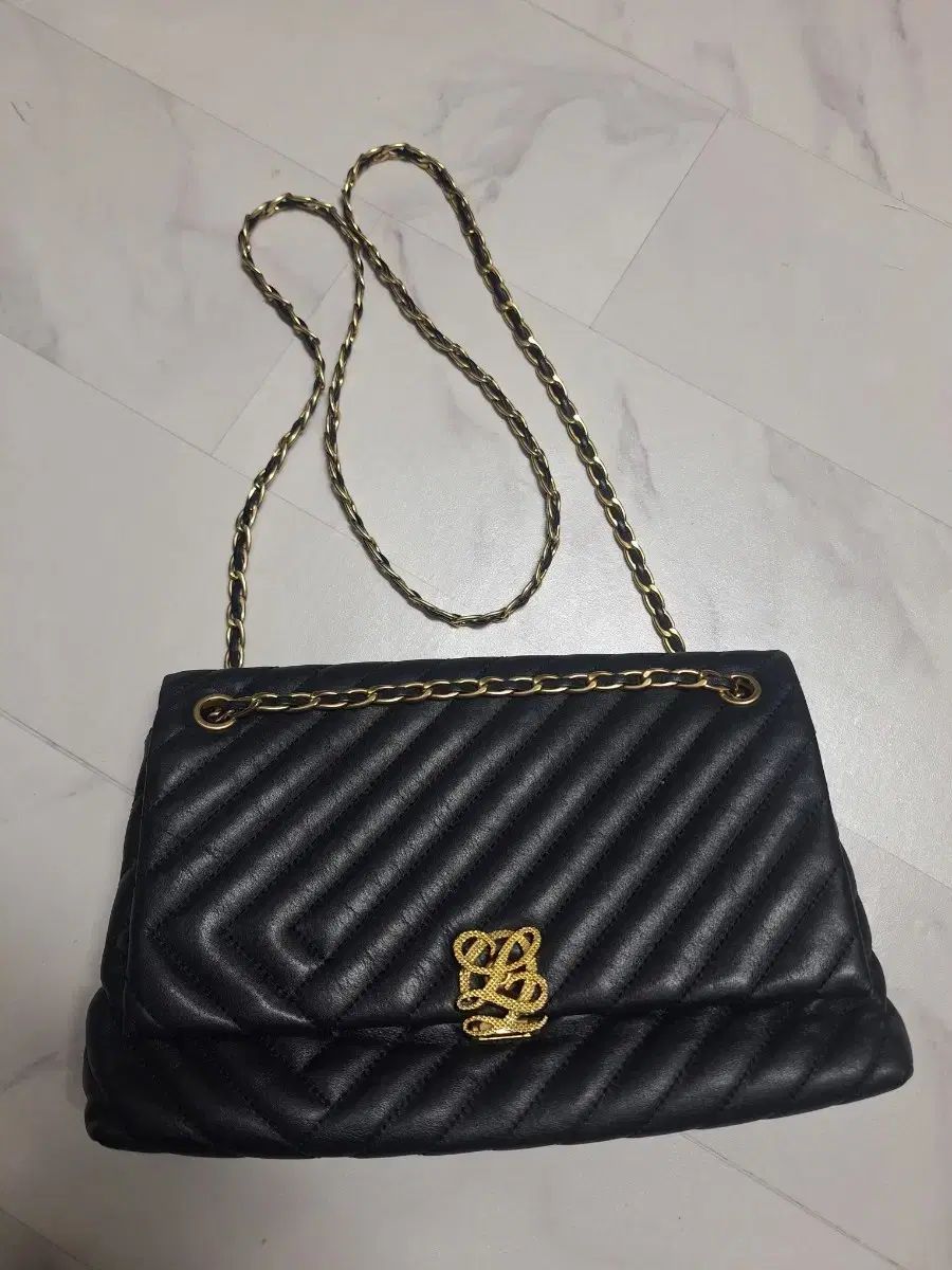 Louis Quatorze キルティング チェーン ショルダーバッグ ブラック