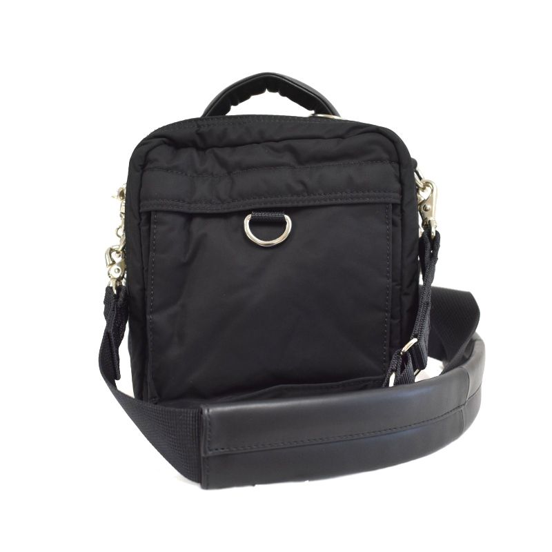 PORTER × Yohji Yamamoto 2WAY バニティポーチ ヨウジヤマモト」× 「ポーター」2WAYのバッグとポーチを発売