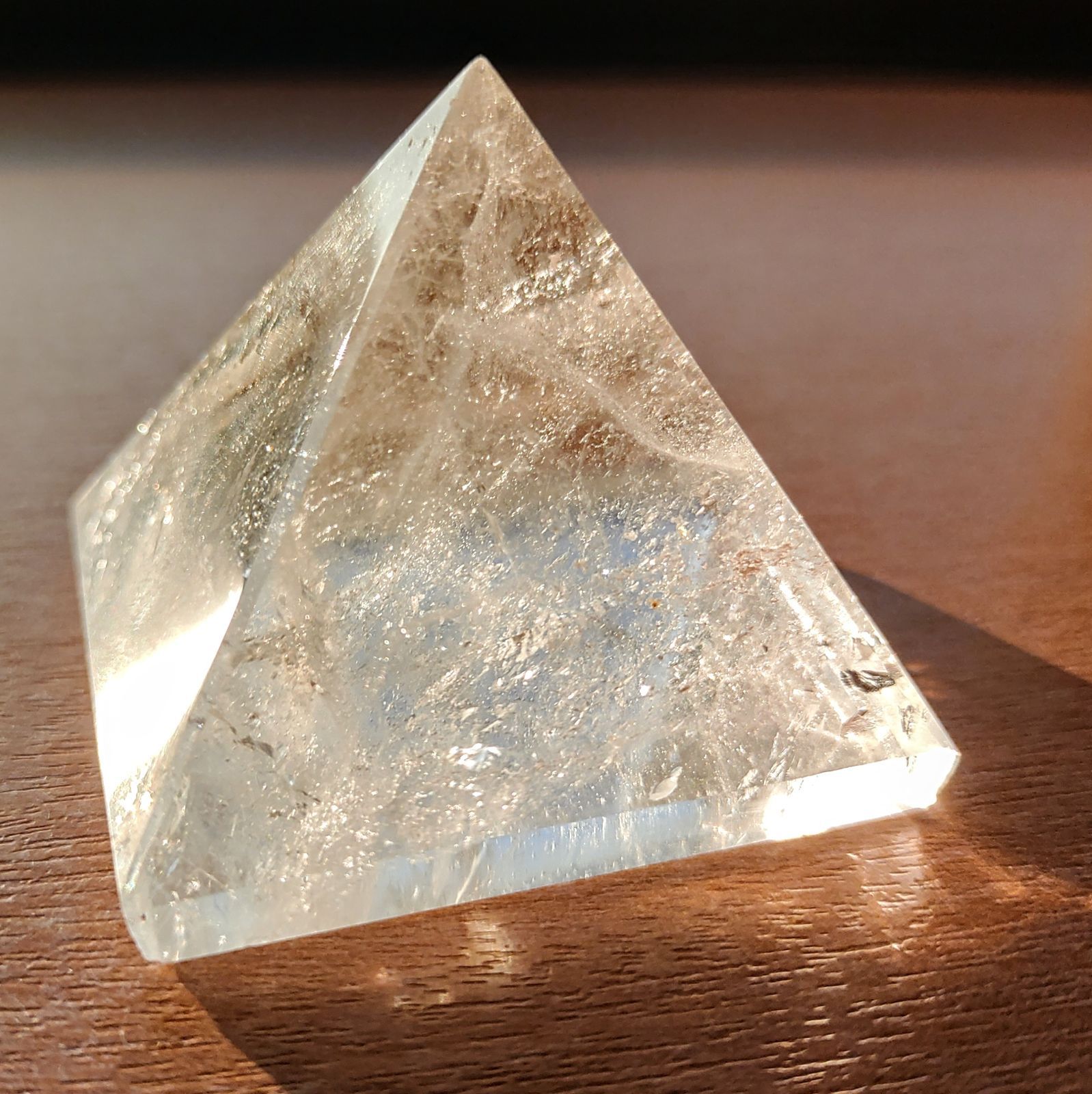 限定1点‼️良質透明♪天然水晶ピラミッド◆虹入り♪置物★さざれ石 - メルカリShops