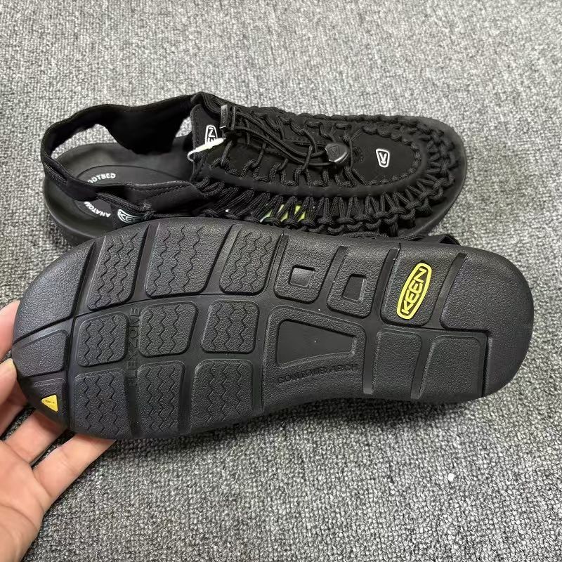 キーン　サンダル UNEEK ユニーク レディース　26cm - メルカリ KEEN キーン サンダル UNEEK ユニーク レディース スニーカー