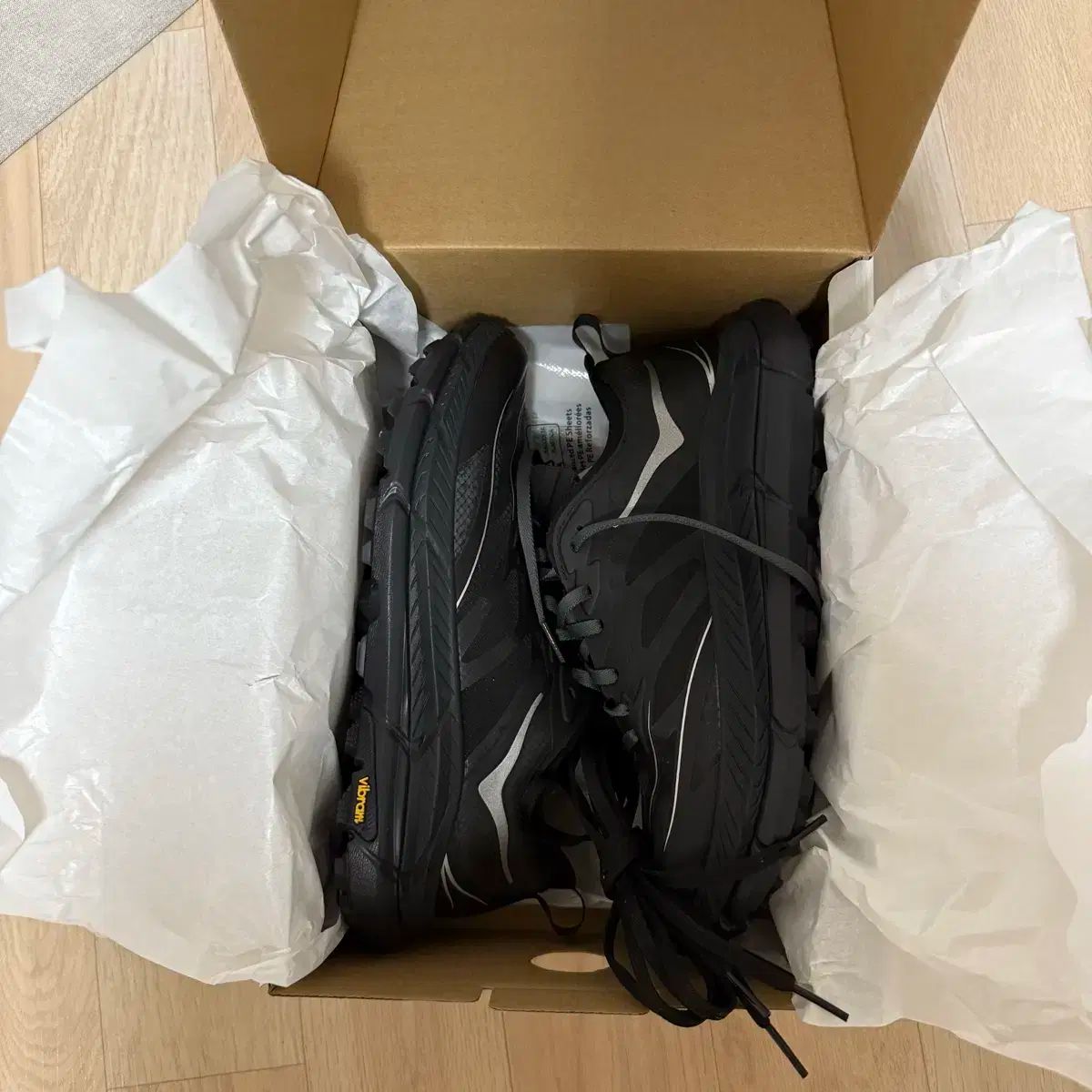 270 HOKA ONE ONE ホカオネオネ マップ速度 4 ライト ブラックアウターウェア オービット