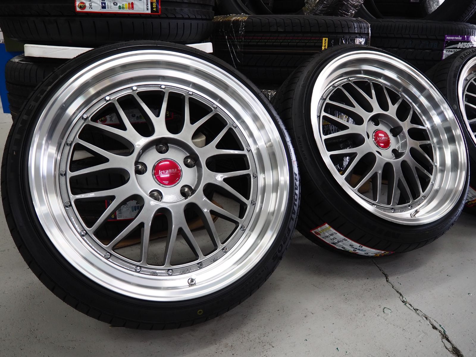 引っ張り 深リム メッシュ levanna V10-EX FFT 19inch 5H114.3 8.5J+42 