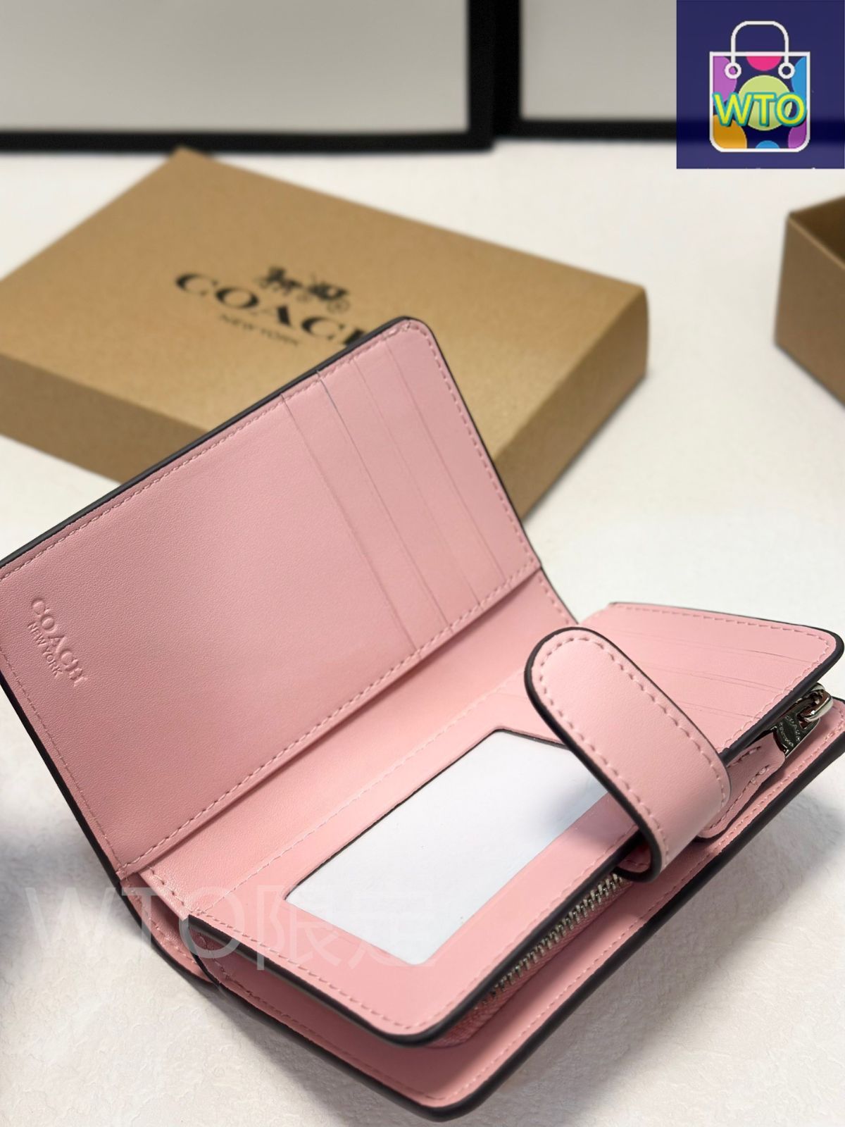 原版牛皮使用 精緻な仕上がりと充実した内部構造