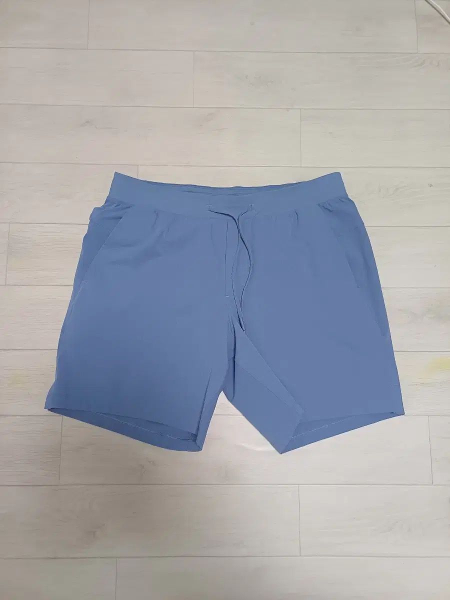 ルルレモン ゼロロードイン ショートパンツ 5 インチ L サイズ