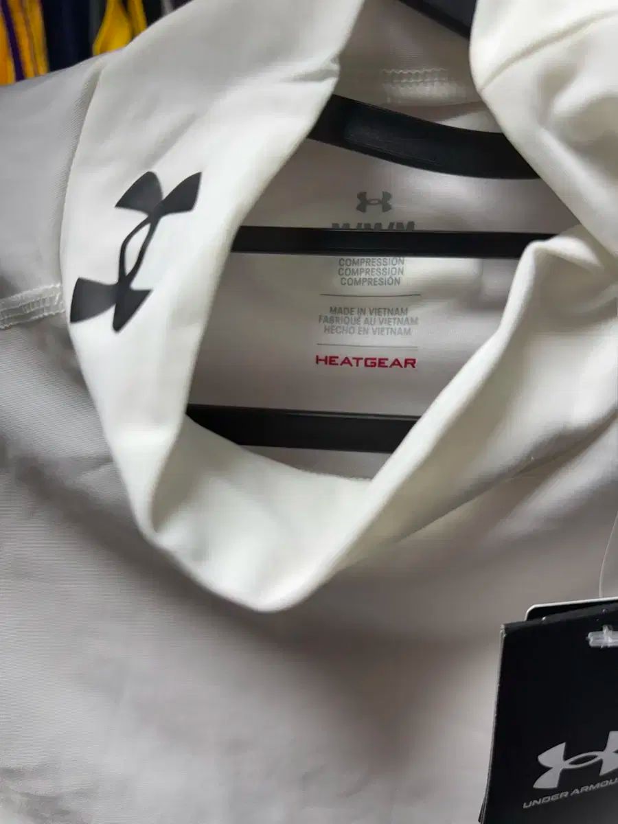 アンダーアーマー ヒートギア モクネック 長袖 白|黒 USTAUSTRALIA_COM_AU