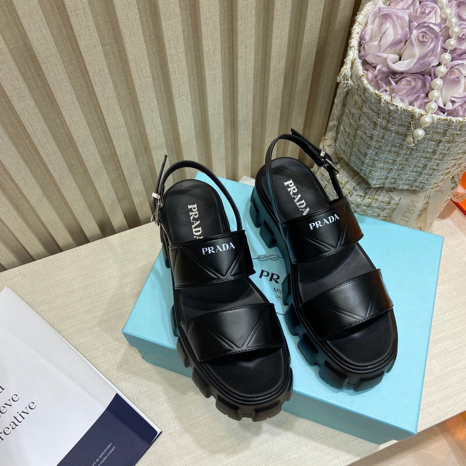 新品☆未使用PRADAプラダサンダル Monolith nappa leather フラット  