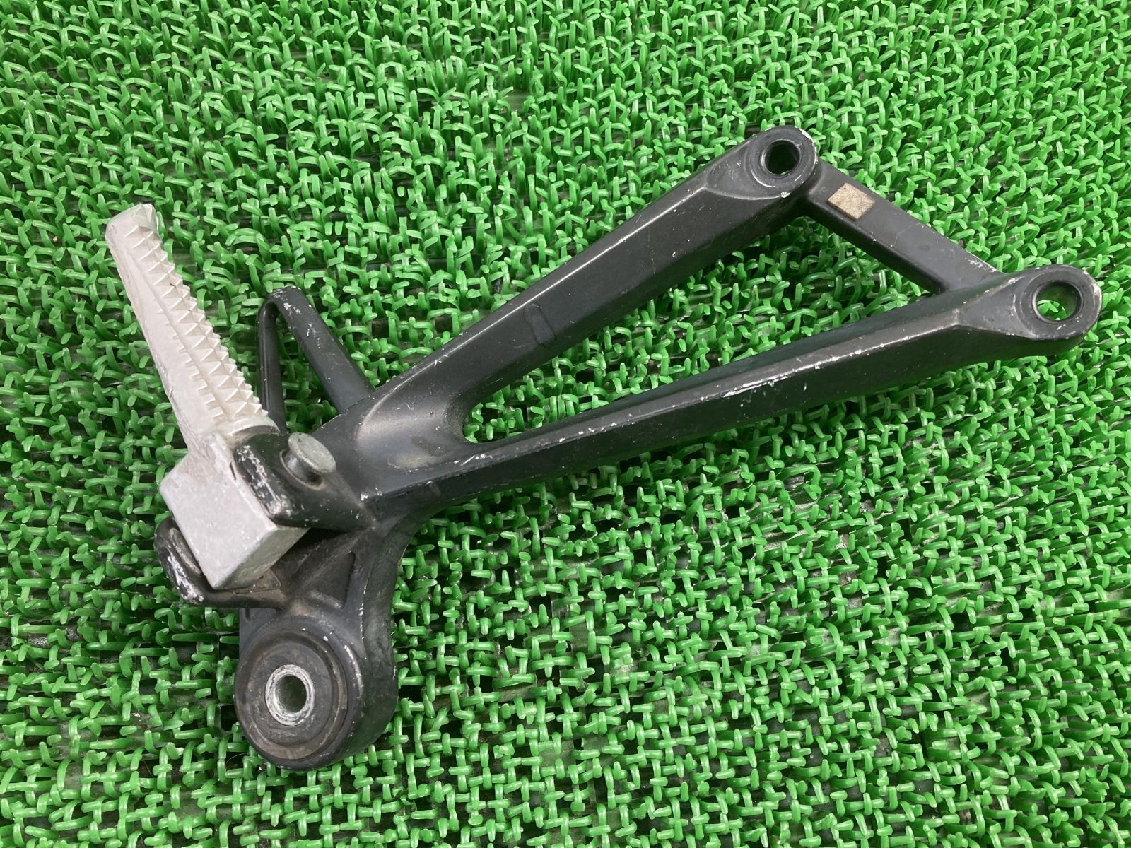 YZF-R25 タンデムステップ 右 1WD ヤマハ 純正 中古 バイク 部品 RG10J RG43J MT-25 YZF-R3 MT-03 車検 Genuine