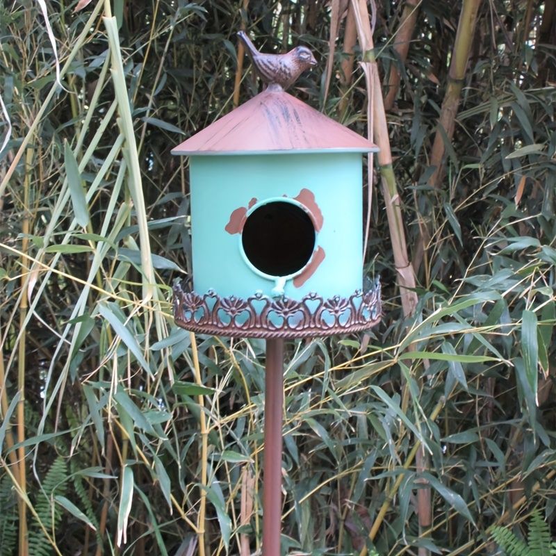 巣箱 鳥の巣 鳥の巣箱 バードハウス バードルーム 鳥用品 鳥かご 埋め込み式 アンティーク調 庭園 自然 装飾 休憩所 ハウス 金属 可愛い ユニーク ヴィンテージ風 メタル ミニハウス