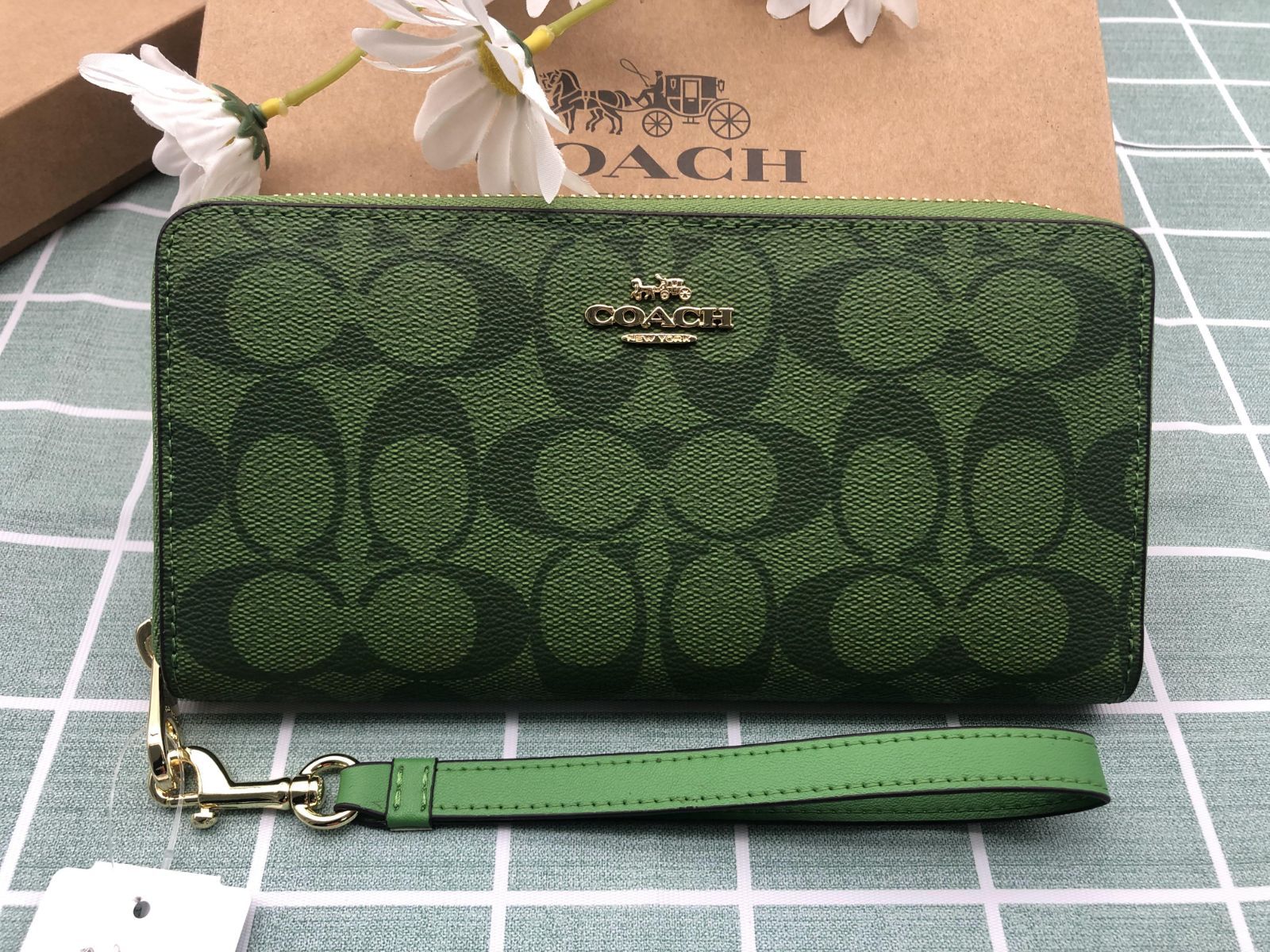 コーチCOACH 財布 長財布 プレゼント 贈り物 ウォレット  レディース緑 グリーン 新品 未使用 ブランド ギフト 贈り物 CC022