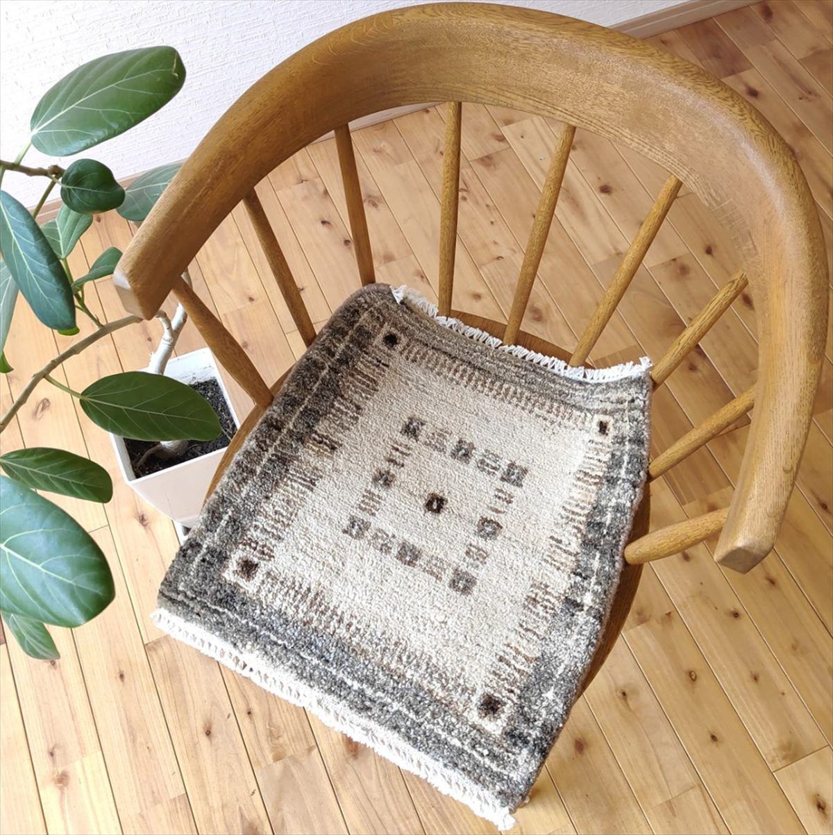 ガゼニ ギャッベ トルクマン族 ミニマット ラグ 無染めウール 40x40cm BP108