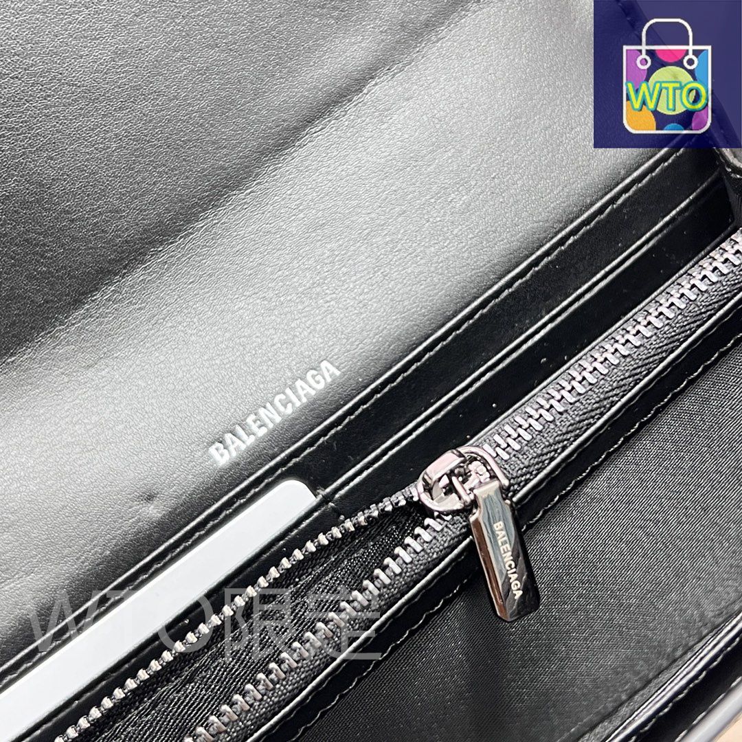 ブラック 大容量で実用的なデザイン