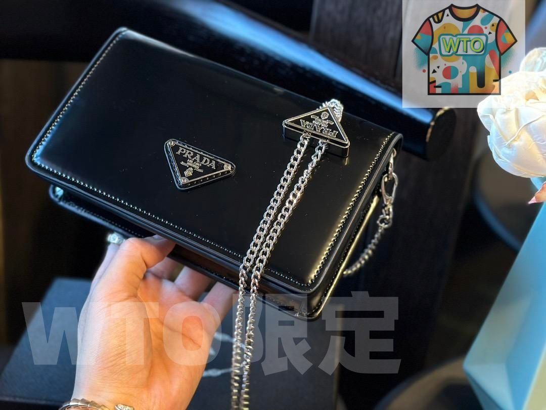 美品❣️大人気 PRADA ブラック ショルダーバッグ ポーチ付き プラダ ショルダーバッグ ポーチ[品番：AXEB0036857]｜AXES