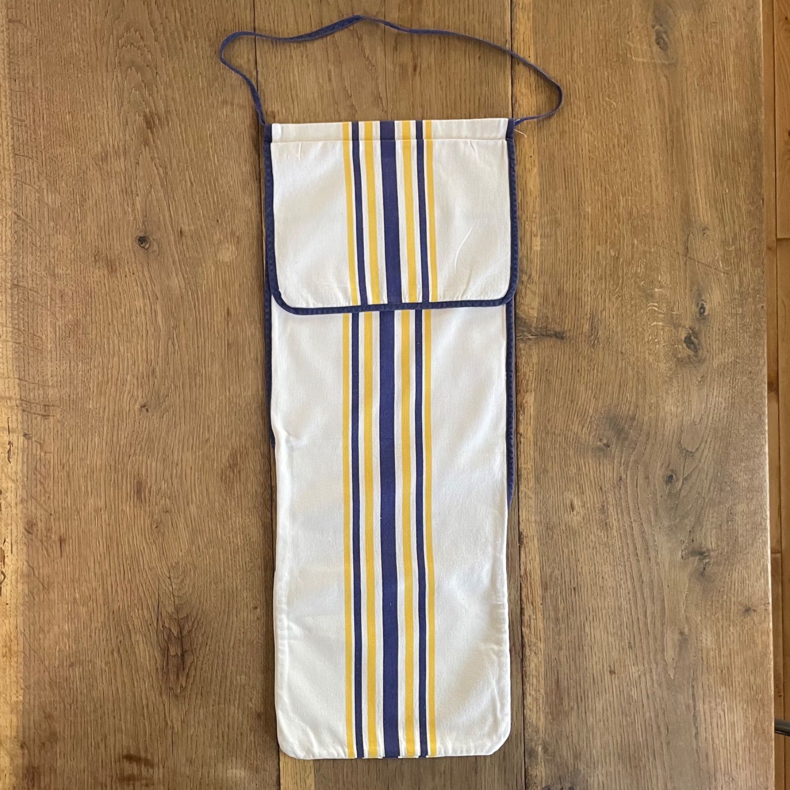 フランスブロカント  バスク織り　Artiga　バスクリネンのパン用ケース　壁掛け　7本ライン　フランス　バスク伝統【208】