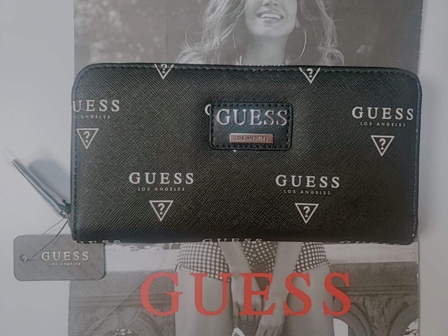 大人気再入荷】GUESS 長財布 文字柄 ブラック - メルカリ