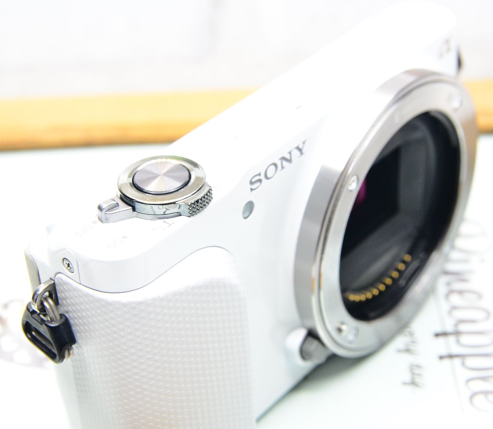 Sony a NEX3N デジカメ　ミラーレス　自撮り　本体のみ　白スマホ/家電/カメラ