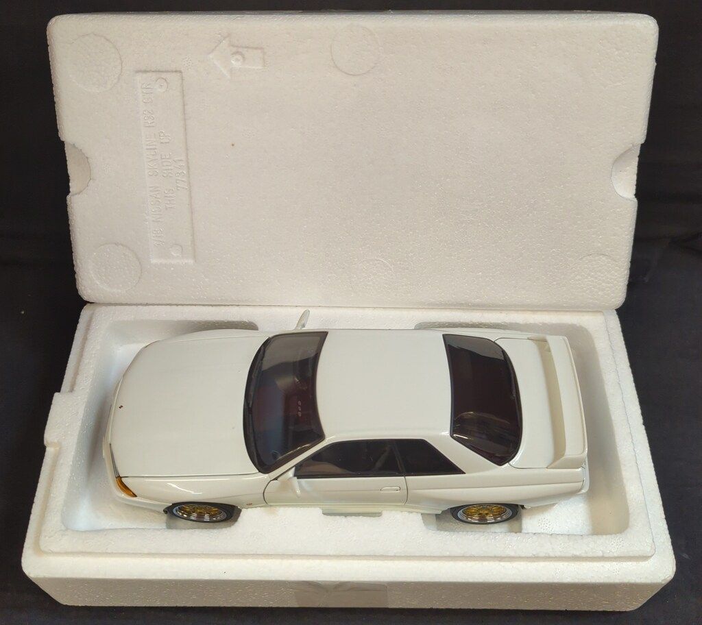 オートアート 1/18 スカイライン　GT-R R32 V-SPEC Ⅱ オートアート 1&frasl;18 日産スカイラインGT-R R32 カルソニック1990 1&frasl;18