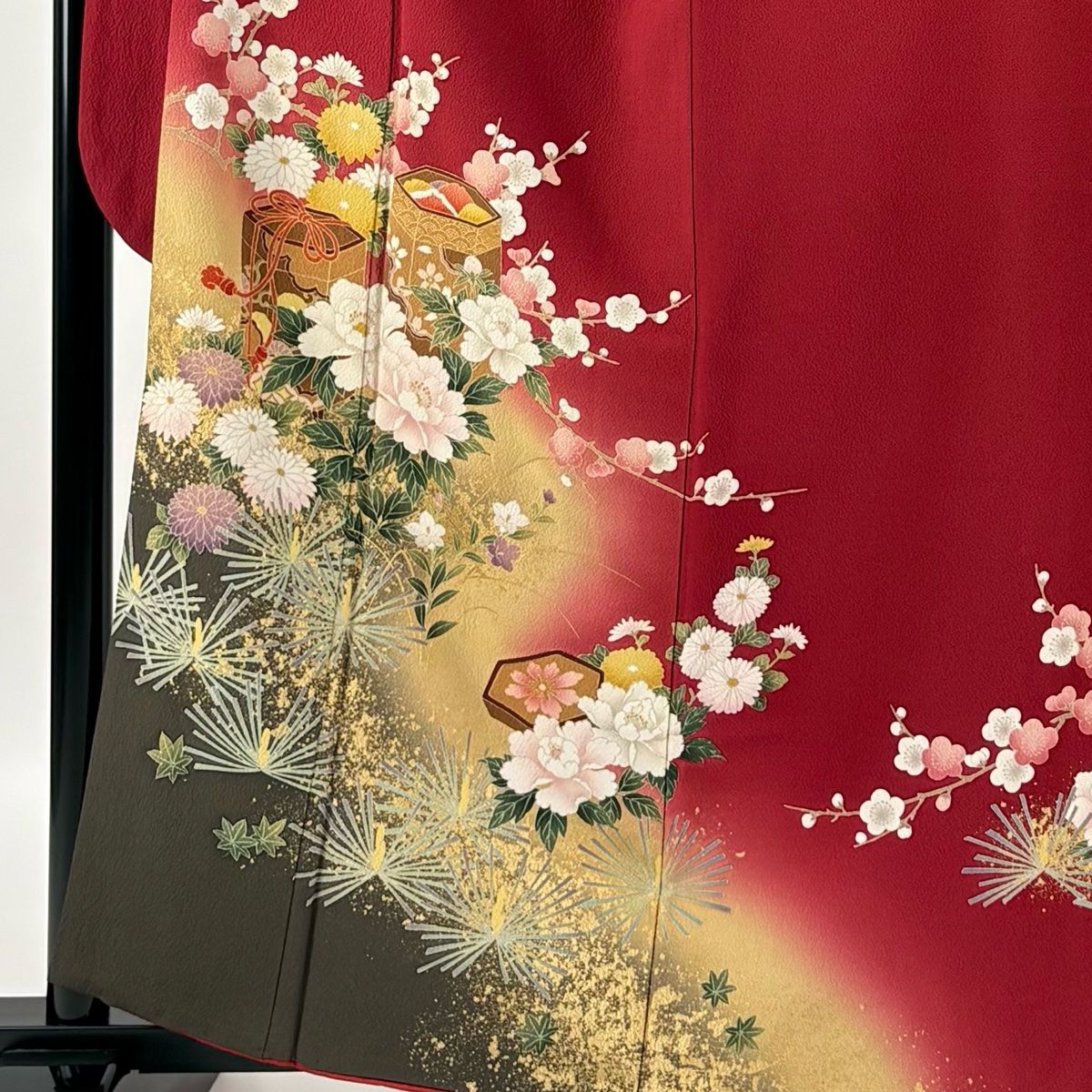 振袖 名品 手鞠 草花 金糸 金彩 赤 袷 身丈160cm 裄丈67.5cm L 正絹 【中古】 振袖 身丈160cm 裄丈65.5cm M 袷 花籠 秋草 金銀彩 刺繍 赤 正絹 美品