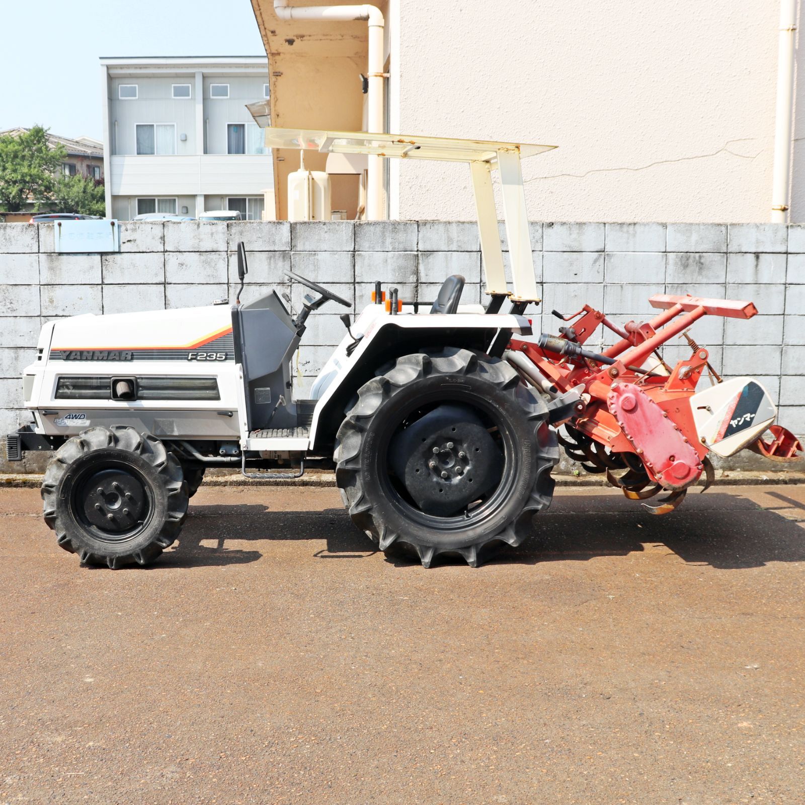 【SOLD OUT】ヤンマ トラクタ F235D 23馬力 フロントタイヤ新品 パワステ 倍速 バックアップ バイザ【簡易清掃・下取歓迎】【農機具でっく】【福岡】【トラクター】 ヤンマ トラクタ F235D 23馬力 フロントタイヤ新品 パワステ 倍速