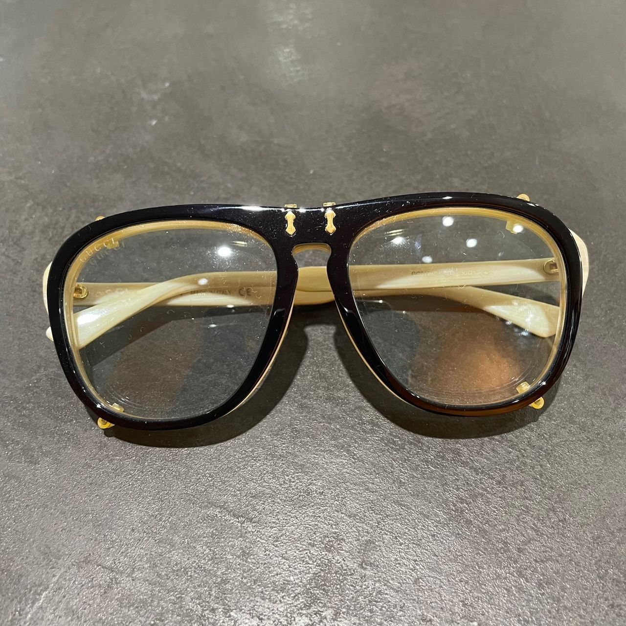 最安値級価格 GUCCI 跳ね上げサングラス 75884A4 GG0128S グッチ メガネ 小物
