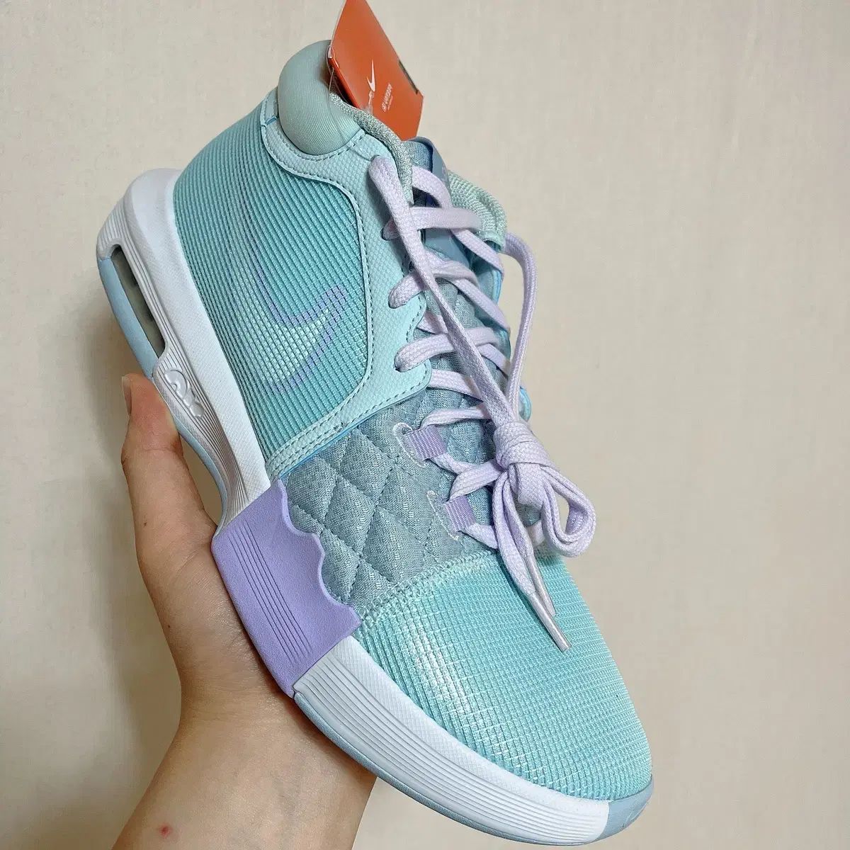 新品 285 NIKE(ナイキ) レブロン 証人 8 EP バスケットシューズ スニーカー