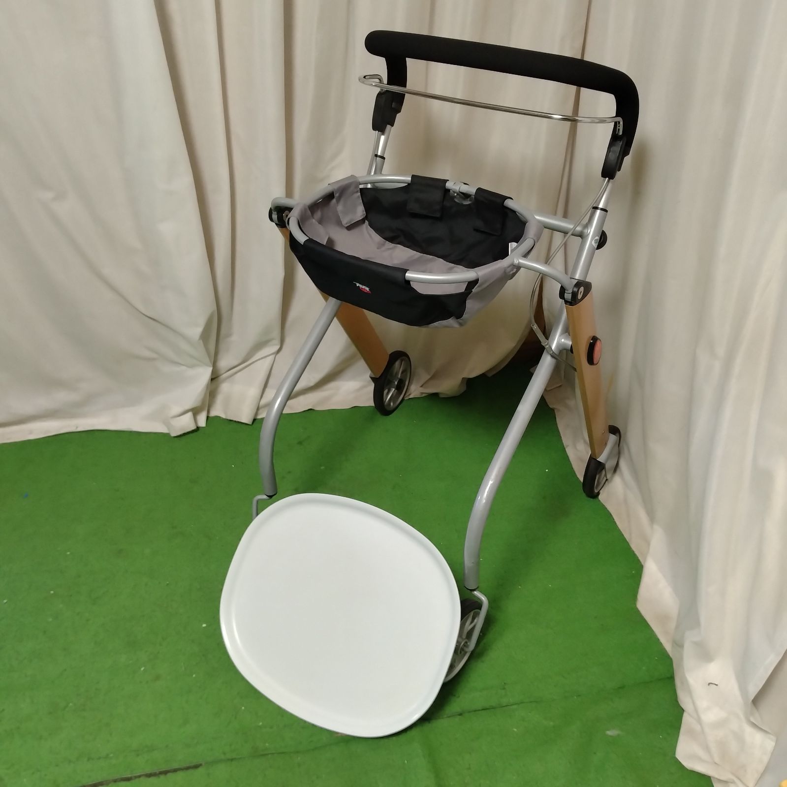 【消毒済】レッツゴー お盆付き歩行器 HK-5461) 竹虎ヒューマンケア レッツゴー トレイ付き コンパクト