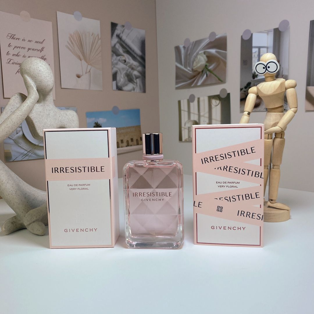 大学 割引 新品ジバンシーIRRESISTIBLE 箱に汚れあり その他