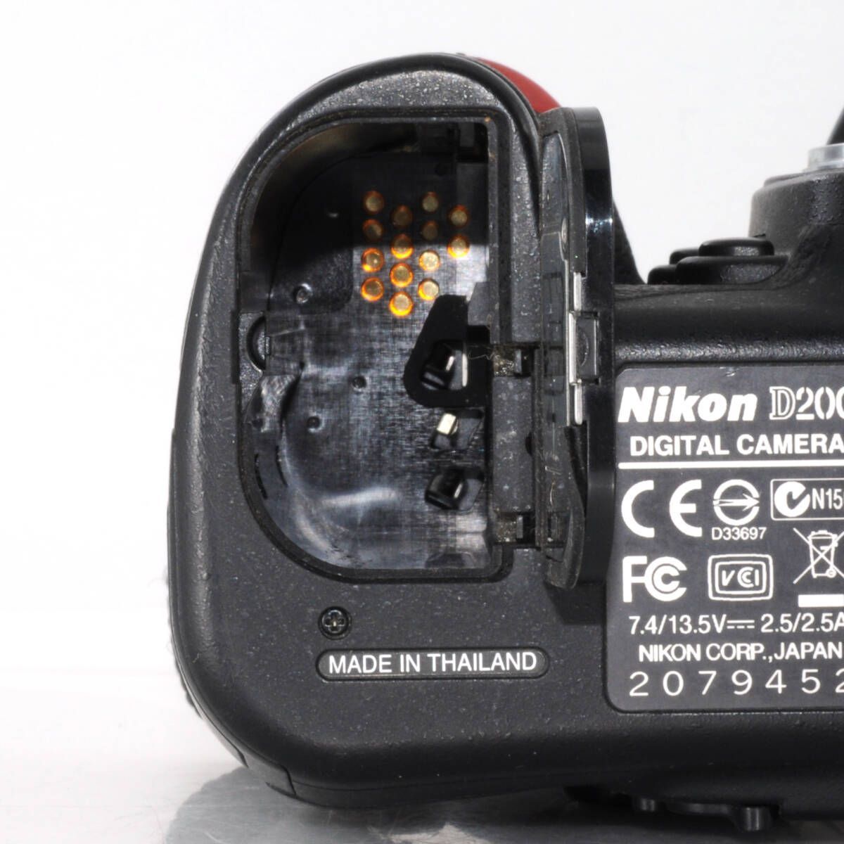 カメラ 【ニコン】Nikon D200 デジタル一眼レフカメラ + バッテリー